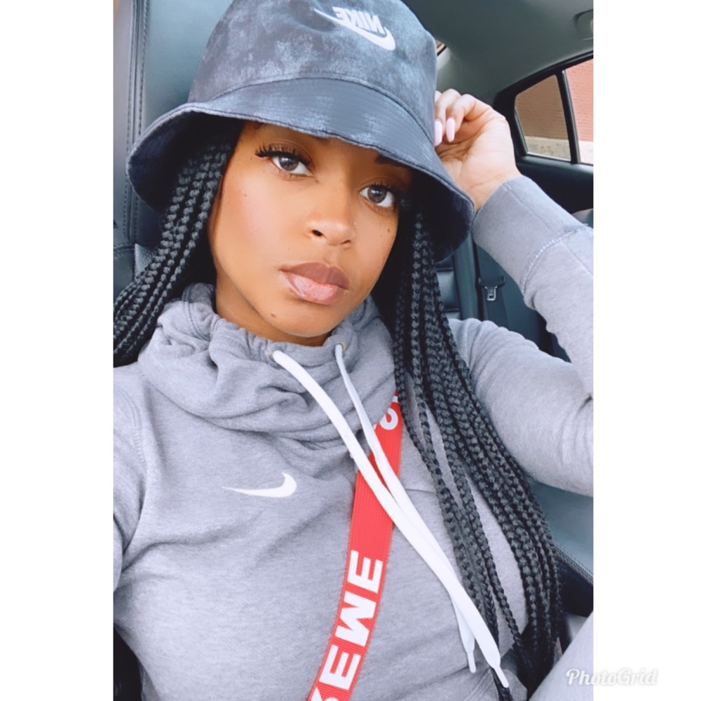 Meet your Posher, Ebony